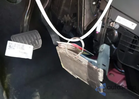 2023 Tesla Model Y Awd/Long Range Dual Motor All-Wheel Drive z USA, uszkodzony, nr VIN 7SAYGDEE6PA044624